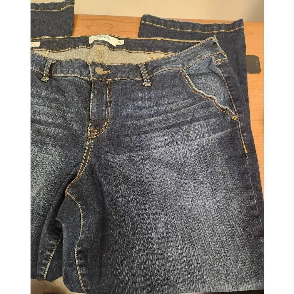 Torrid 24 slimming boot blue denim jeans. Measures approx 46 waist x 31 inseam x